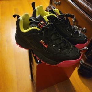 BRAND NEW FILA SNEAKERS
